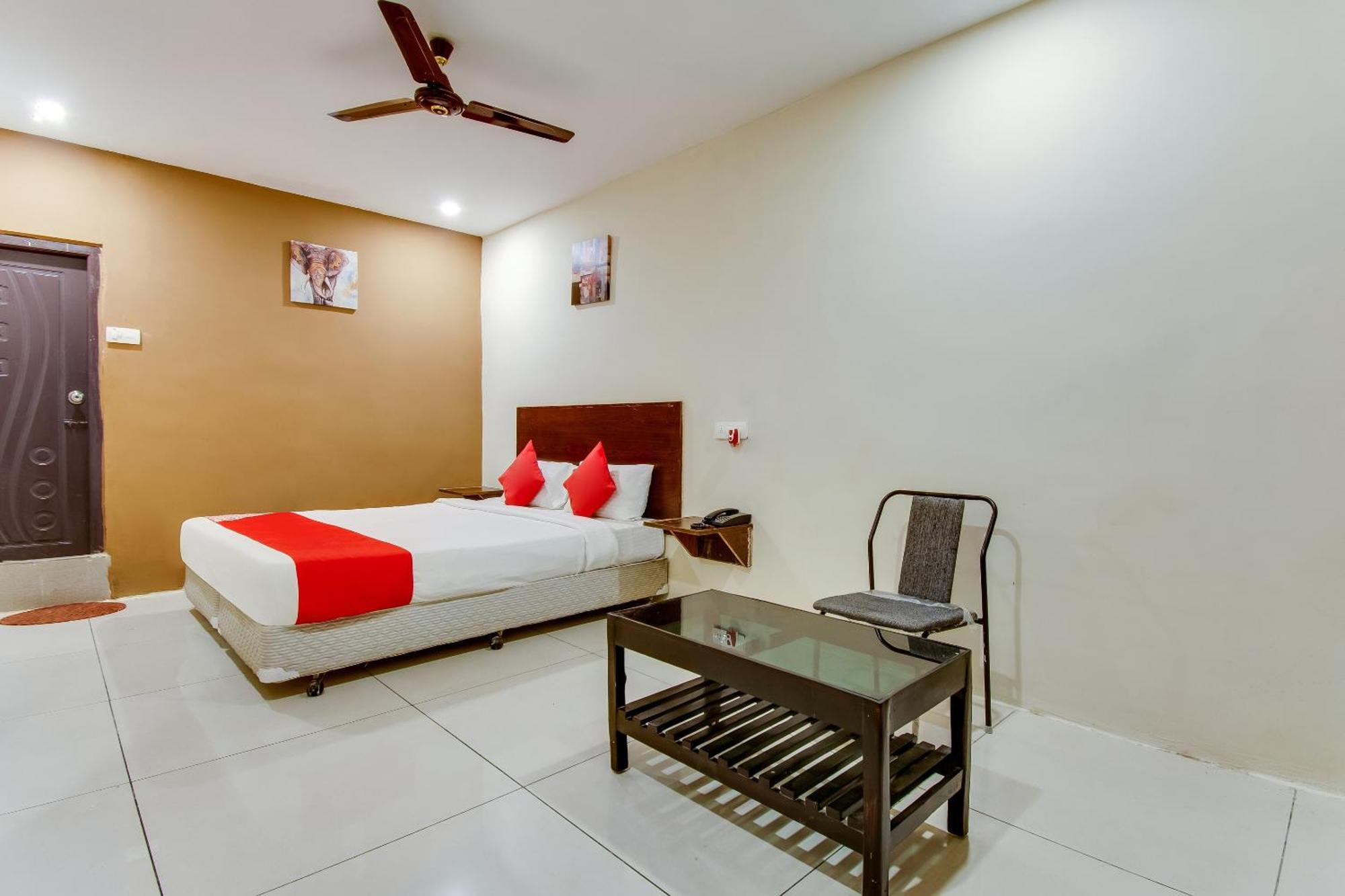 Oyo Akshaya Nest Hotel Vijayawāda Exterior foto