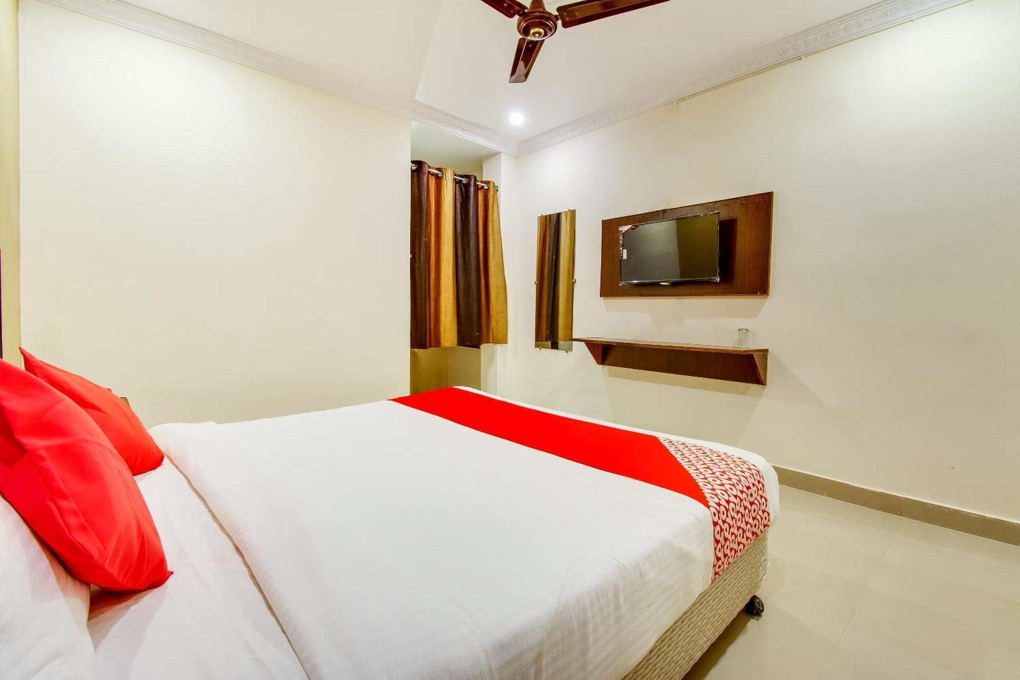 Oyo Akshaya Nest Hotel Vijayawāda Exterior foto
