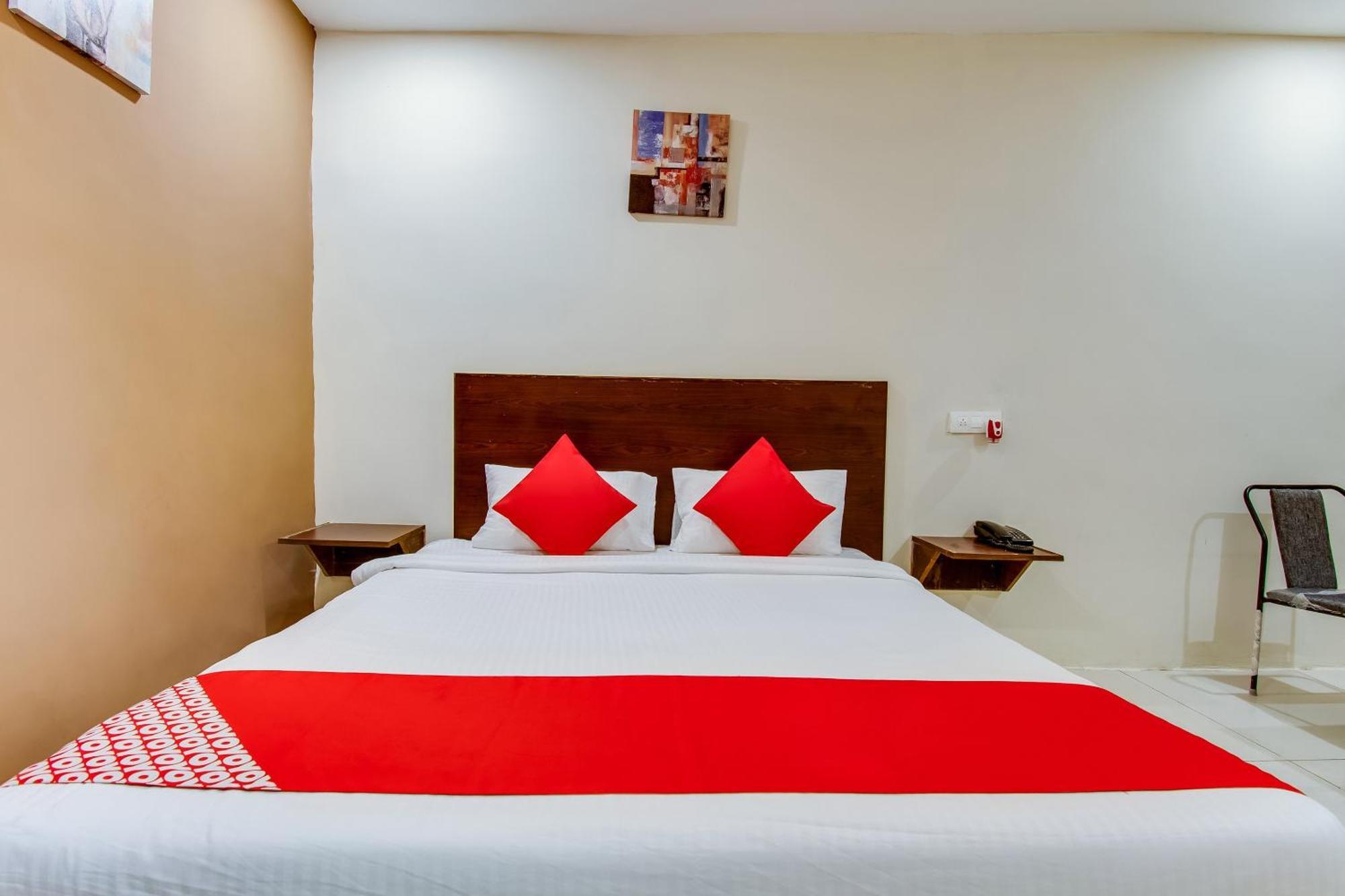 Oyo Akshaya Nest Hotel Vijayawāda Exterior foto