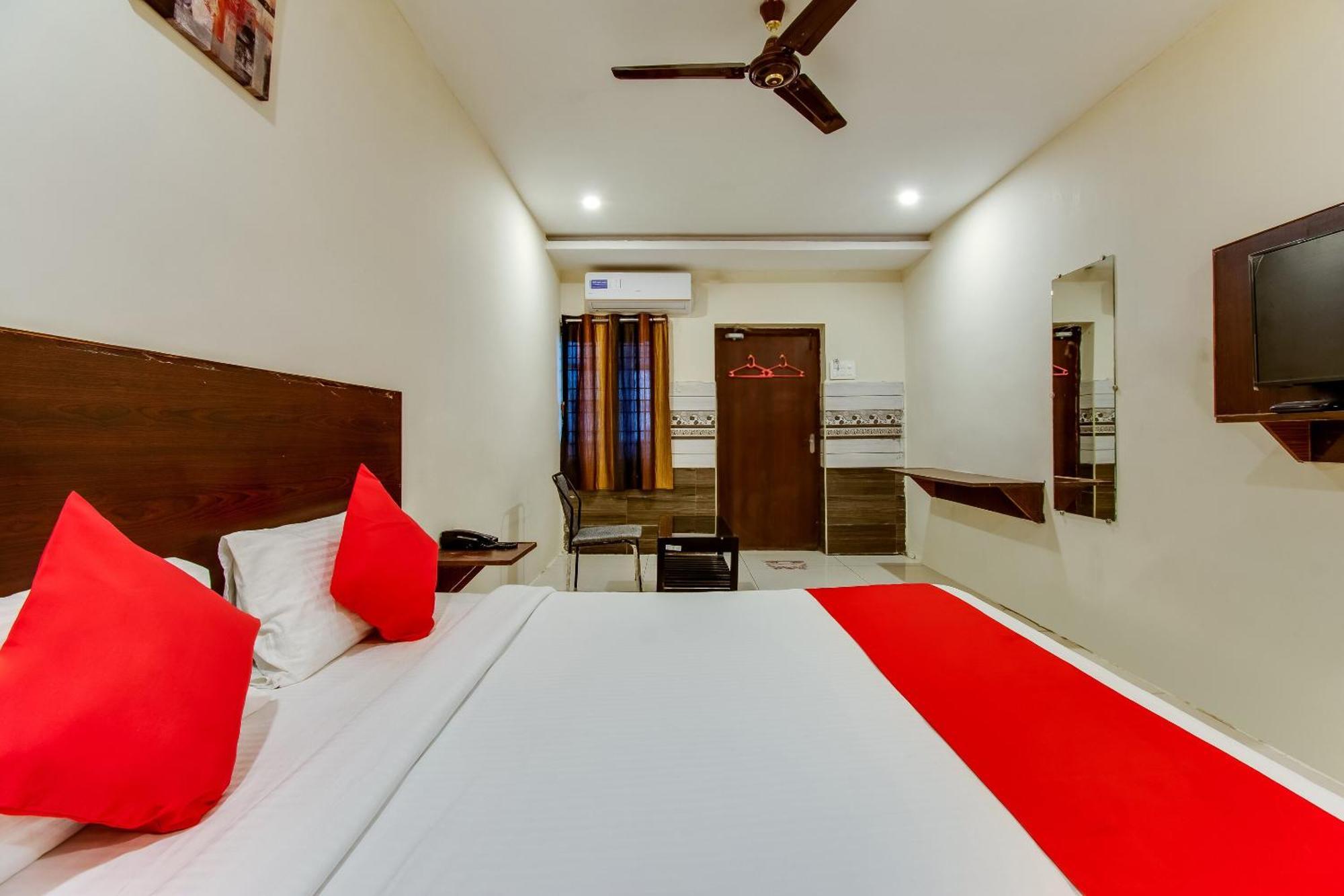 Oyo Akshaya Nest Hotel Vijayawāda Exterior foto